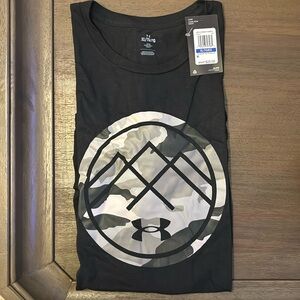 Men’s XL Under Armour T-shirt. Paid $25. Asking $12